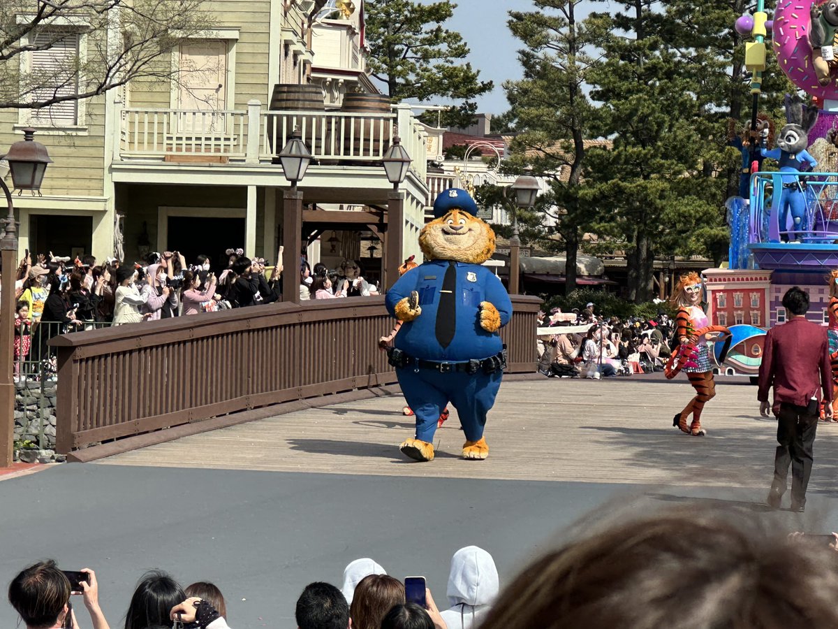 Zootopia Float Heck yeah we got super lucky and saw the new Zootopia float at ...