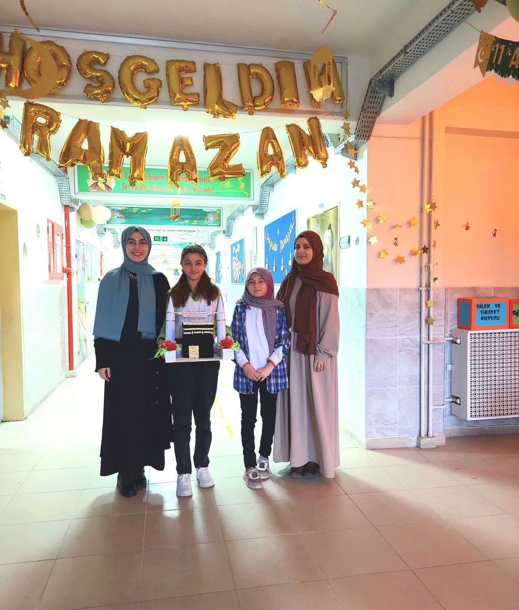 emet_imam's tweet photo. "Ramazan Etkinliklerimiz" kapsamında okulumuz Müdür Yardımcısı ve Arapça öğretmenimiz Zeynep KAZAN ve Bilişim Teknolojileri öğretmenimiz Göknur ÜSTÜN koordinesinde öğrencilerimiz ile birlikte Cuma gününe kadar sürecek "Hayır Kumbaram" adlı yardım etkinliğimiz başlatıldı. https://t.co/8ifhO42iHh