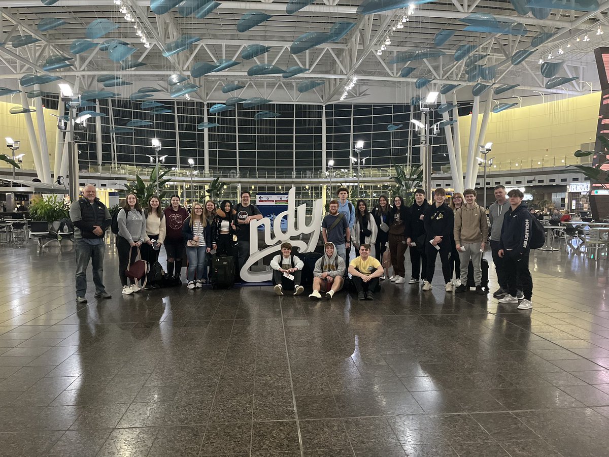 We made it to the airport for the senior trip 2023. Next stop NYC. #WeAreMG