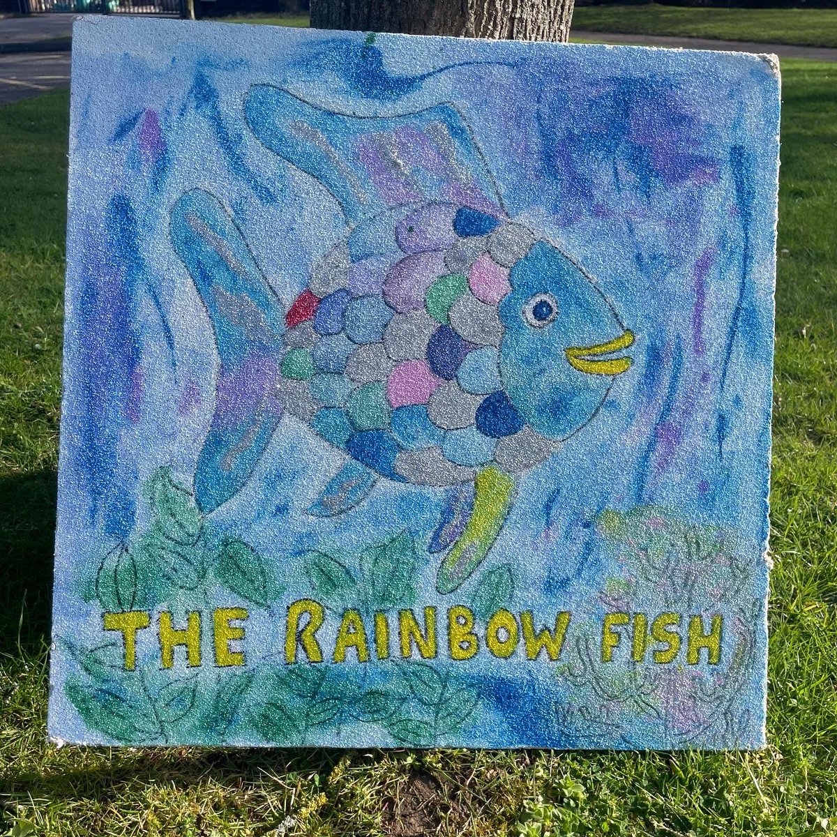 EyfsFunro's tweet photo. 2nd tile! For some reason this was much harder! Couldn’t get a pic of the sparkles too! Now waiting to do the next one as children will vote for a book! #teachertwitter #library #readingforfun #rainbowfish https://t.co/yzxcHdmvEp