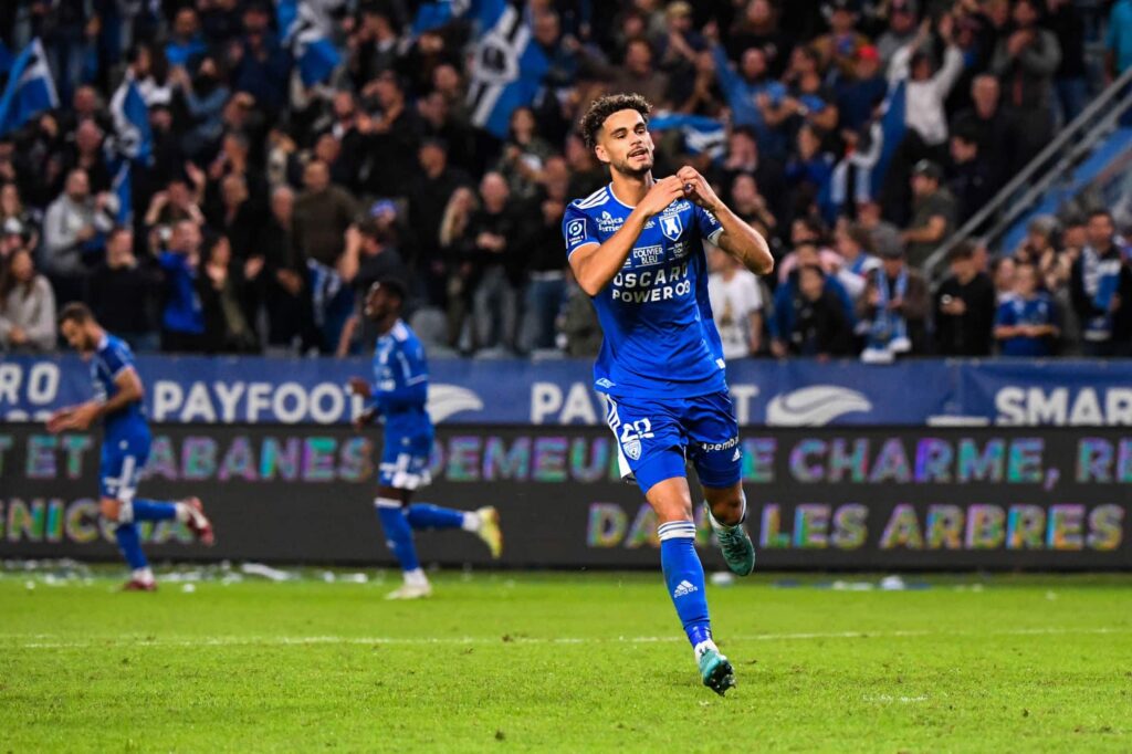 BouabidBedaine's tweet photo. Le RC Lens prêt à offrir 6M€ pour Kevin Van Den Kerkhof (27 ans, Bastia) selon @le_quotidien_lu 🇱🇺. Révélation de L2 (4 buts, 5 assists), le piston droit (1m90) vient d'être appelé en sélection Algérienne. https://t.co/7Byye5iU5Y