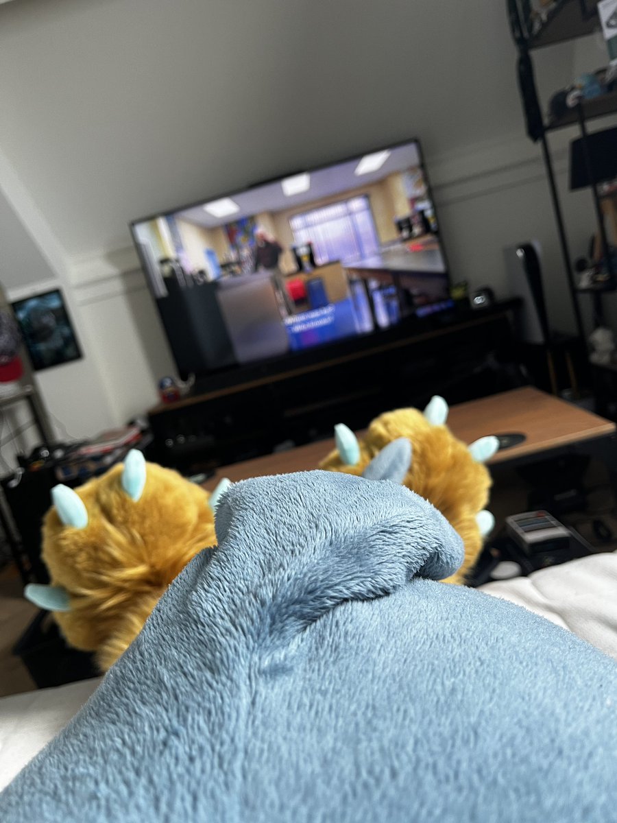 BeanTheWolf's tweet photo. Feeling a bit under the weather today, so a couch day with Breaking Bad it is. https://t.co/DF5WiIexuL