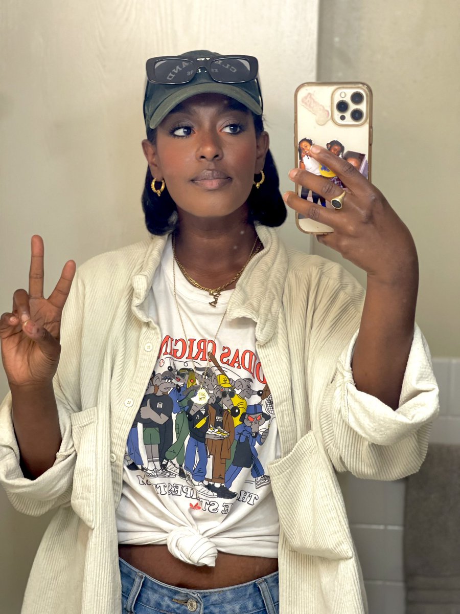 Rahellyeahh's tweet image. miss mirror pic