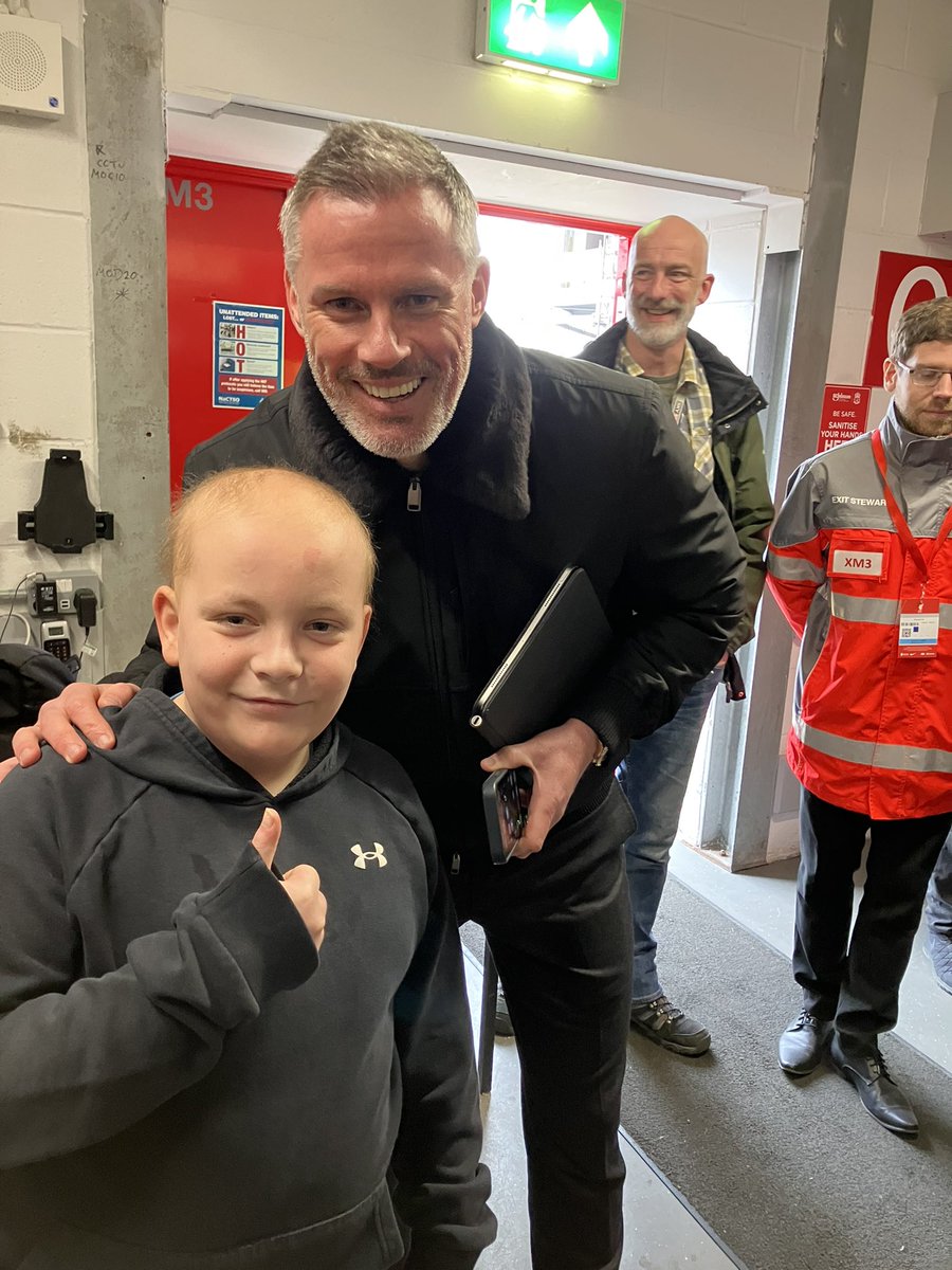 ChrisLally16's tweet photo. @Carra23  what a gentlemen and that @GNev2  is a cracking fella OUR CHAMPION WAS MADE UP TOO SEE CARRAGHER https://t.co/Be8El3cI3z