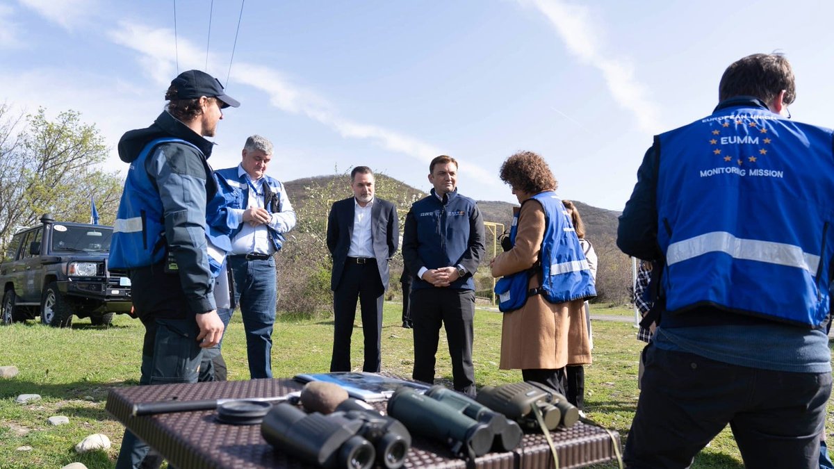 Bujar_O's tweet photo. With my Special Representative, we discussed the full range of consequences of the conflict. I fully support their joint efforts with @OSCE in the #IPRM format to solve real life problems for conflict-affected people on ground. #ItsAboutPeople https://t.co/xoXtUnOk4D