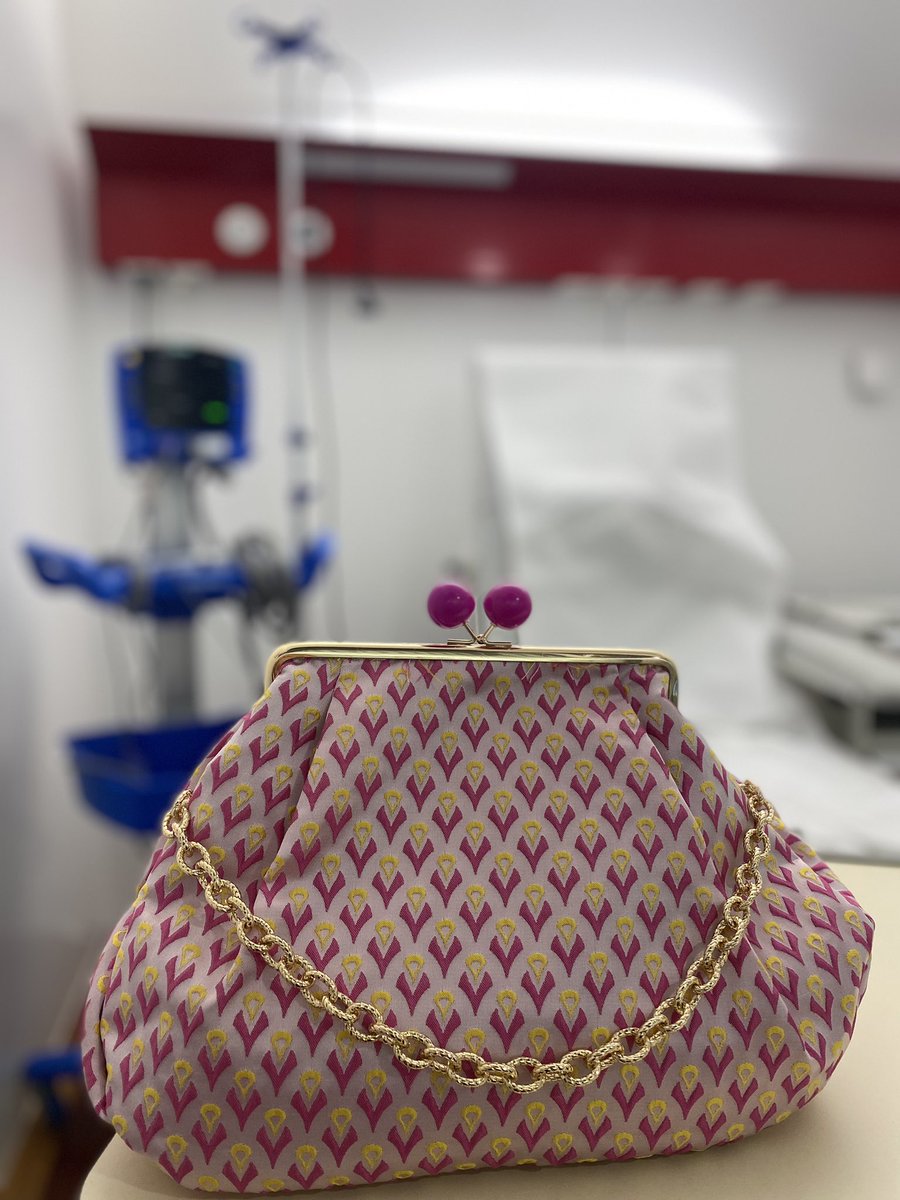 GuidiMarchand's tweet photo. Dicono che l’antidoto contro i vampiri sia l’aglio. Io adopero il colore.
Prelievi ed eventuali. https://t.co/zYnpWeenDT