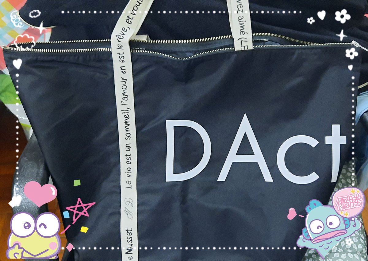wolfbao0599's tweet photo. この前、やっと最推しのブランド「DActiV-ID」(ダクティブ)のトートバッグを使ってた(っ´ω`c)♡ 生地とても良いし、すごく大きいので、便利でした💟
一応600mlの水とA4sizeのパンフレットを入れました、たっぷり余裕あります⭐️
これからも使う、友達におすすめします💝
#DActiVID
#MDAVID
#fujitaray https://t.co/4GtRqbChHf