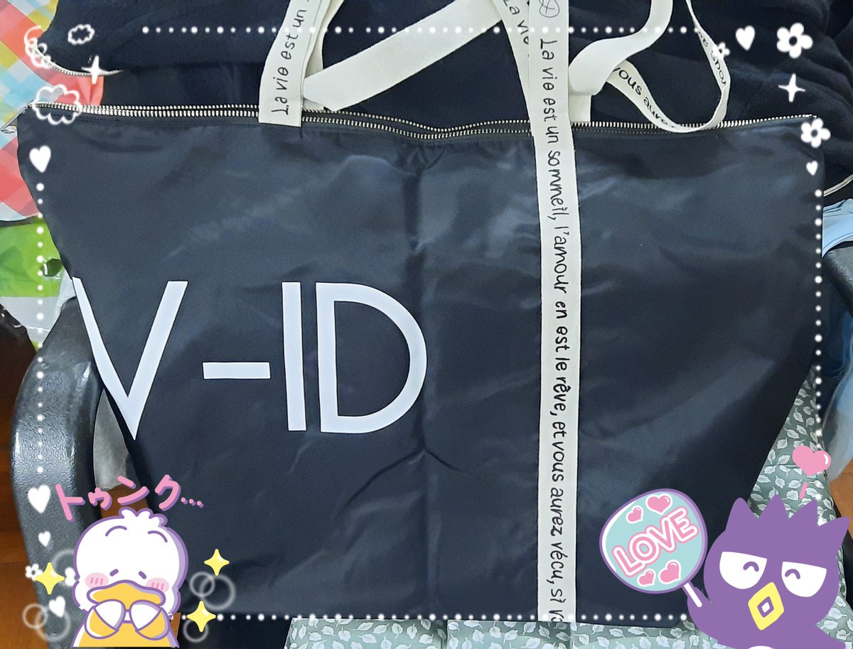 wolfbao0599's tweet photo. この前、やっと最推しのブランド「DActiV-ID」(ダクティブ)のトートバッグを使ってた(っ´ω`c)♡ 生地とても良いし、すごく大きいので、便利でした💟
一応600mlの水とA4sizeのパンフレットを入れました、たっぷり余裕あります⭐️
これからも使う、友達におすすめします💝
#DActiVID
#MDAVID
#fujitaray https://t.co/4GtRqbChHf