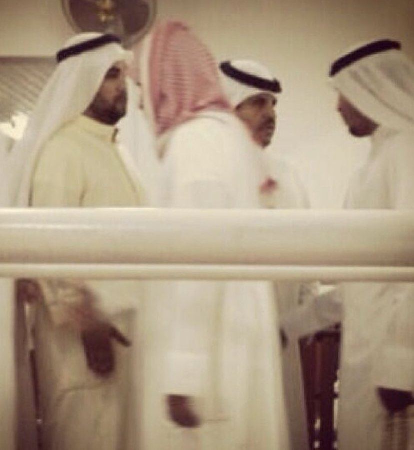 في عام 2013
توفيت "يتيمة" من دور الرعاية
اثر حادث مروري أليم..

فتوالت دعوات "أهل الكويت" كعادتهم للمشاركة في تشييع جثمانها في المقبرة كونها يتيمةٌ بلا أهل ..

فتصدر الصف الشيخ #دعيج_الخليفة_الصباح "أهل المتوفية" لأخذ العزاء..

اذكرو هذا الرجل الطيب بدعوة عسي الله يرحمه ويغفر له.