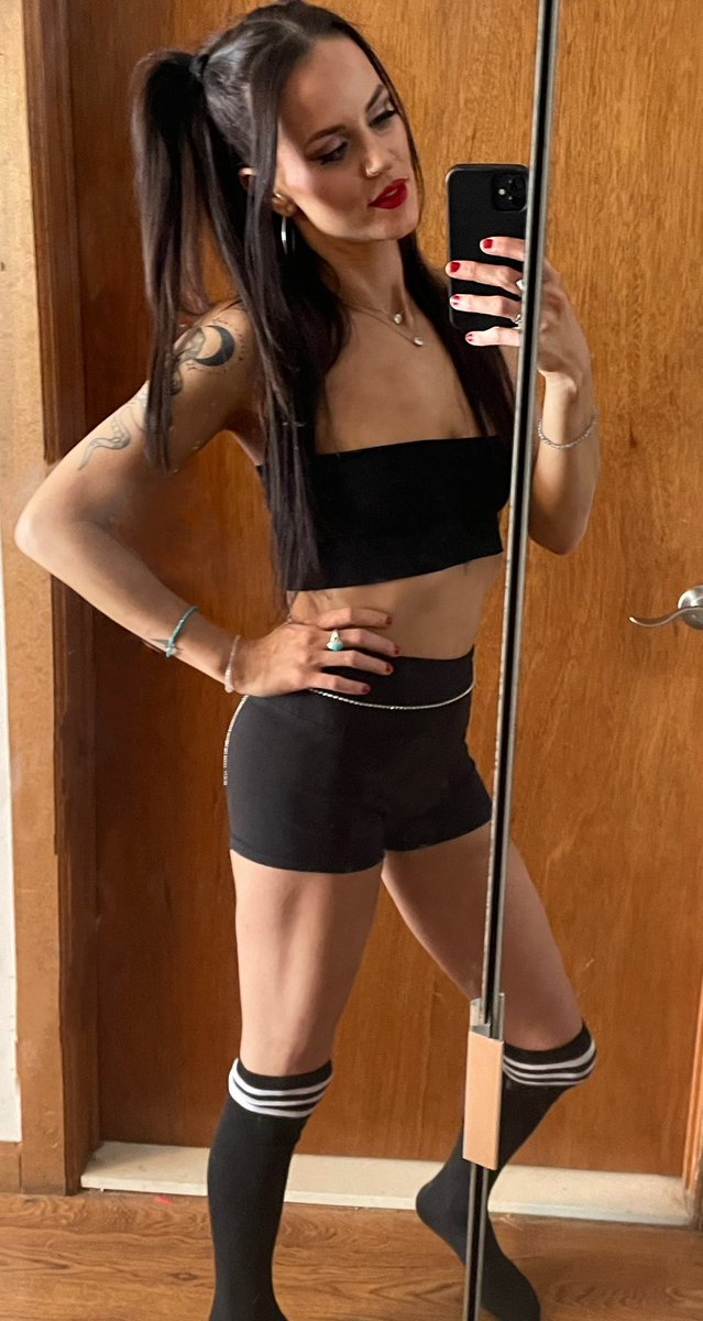 stella_trix_'s tweet photo. This is Her! He found her on the last page but she still Snagged a 40k #chaturbate model to move across the US to not just cam with Her, but to MOVE IN TOGETHER! #camlife #nsfw #camgirl #livesex #chaturbatecouple https://t.co/jcW4LQMwlj