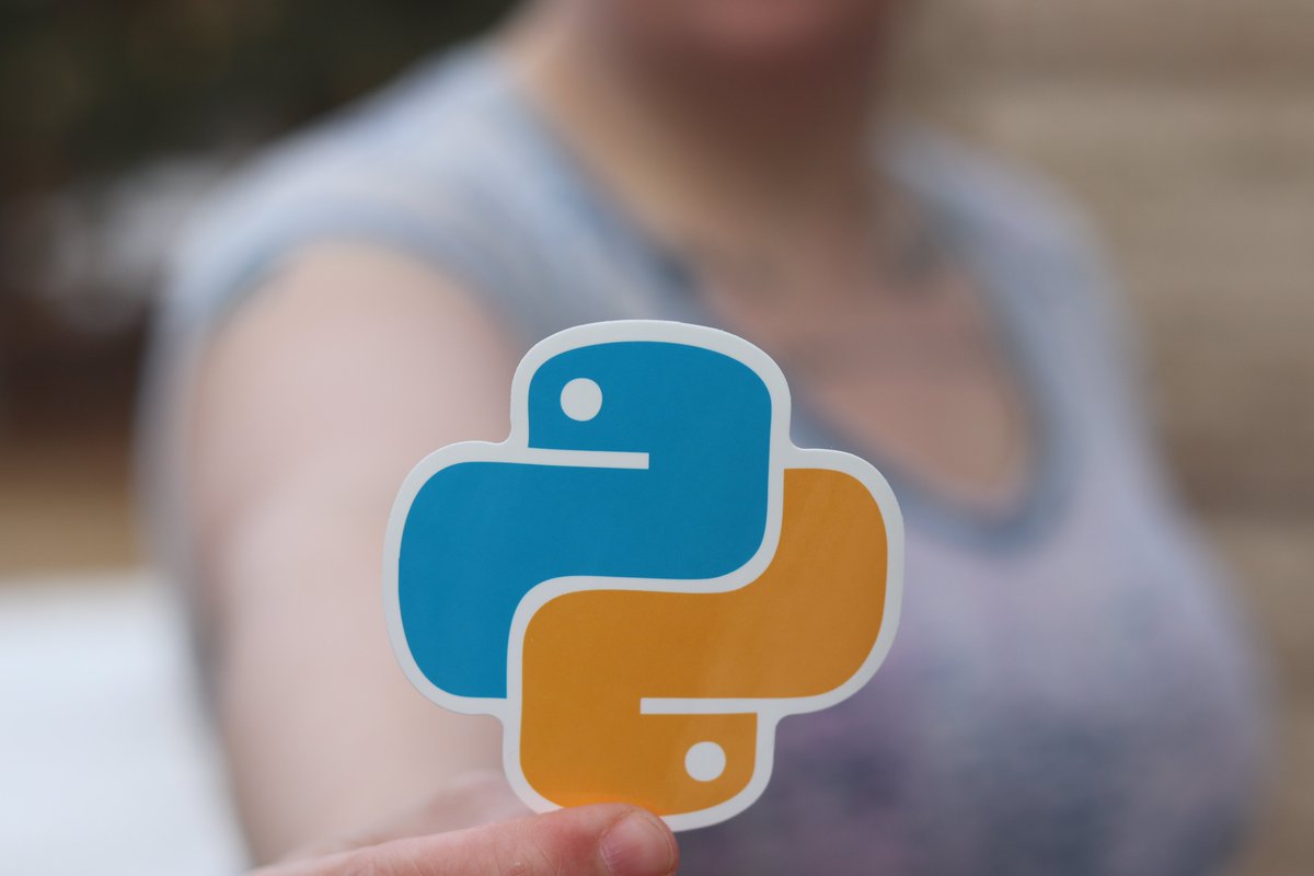 ramonjgonzalezp's tweet image. Aprendiendo Python: Los fundamentos de la programación con el lenguaje  de moda 🐍📚 #AprenderPython #FundamentosDeProgramación  #pythonprogramming