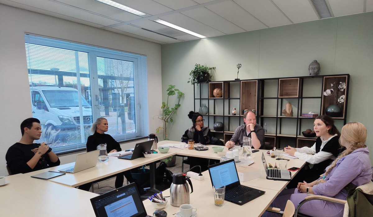Met veel plezier en energie zijn aan de slag gegaan met het programma voor archiefdagen.nl. Nu zijn wij nieuwsgierig naar de reacties uit de #archiefsector en rekenen op een uitverkochte editie!" Laat je een reactie achter voor de programmacommissie?  
#archiveren #data
