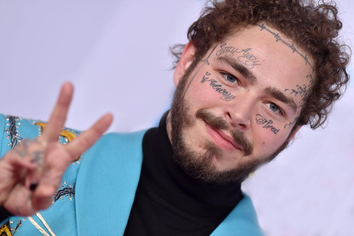MusicDashboard's tweet photo. .@PostMalone's White Iverson reaches 1 Billion streams on @Spotify: https://t.co/VCXV3RdCe0 https://t.co/GJRdgyT3tR