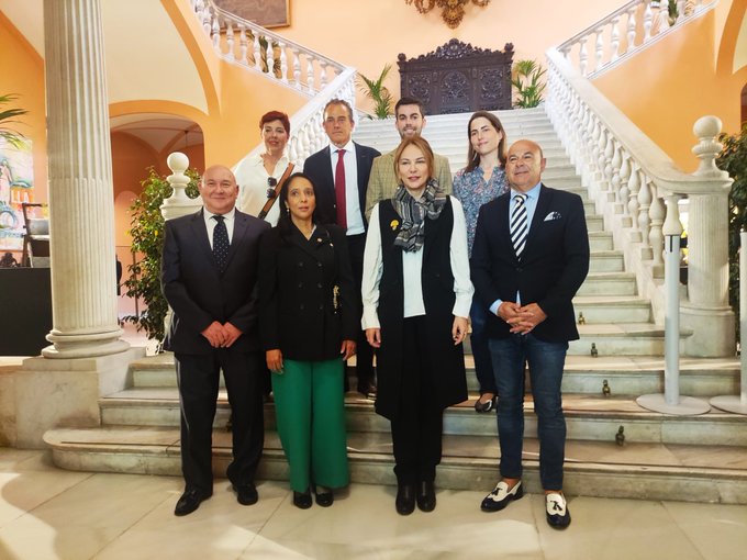 GremioArteSacro's tweet photo. Un placer haber podido recibir en #SevillaFecit23 a Doña Milagros German Olalla @MilagrosGermanO Ministra de Cultura de @R_Dominicana, y agradecerle su interés en abrir cauces para que nuestros asociados puedan ayudar a engrandecer aun más su magnífico patrimonio de #ArteSacro https://t.co/cot4WVWxNa
