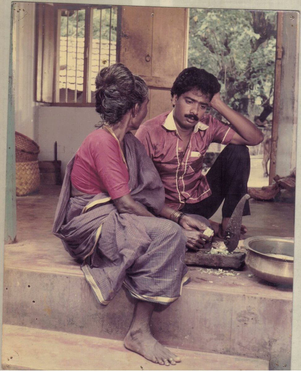 mayirepochu1's tweet photo. பொதுவாய் உலகத்திரைப்படங்கள் பற்றிய அதீதக்கற்பனை நம்மிடத்தில் நிலைபெற்றிருக்கிறது.எந்தப்படமானது அந்த நாட்டினையும்,மக்களையும் பற்றி இயல்பாக பேசுகிறதோ,காட்டுகிறதோ,ஆன்மாவைத் தொடுகிறதோ அதுவே சிறந்த திரைப்படம்.#ஆண்பாவம் அப்படியான ஒரு திரைப்படமாகத்தான் தெரிகிறது.
https://t.co/tFxQOsqEOu https://t.co/MEq6MIhbBz