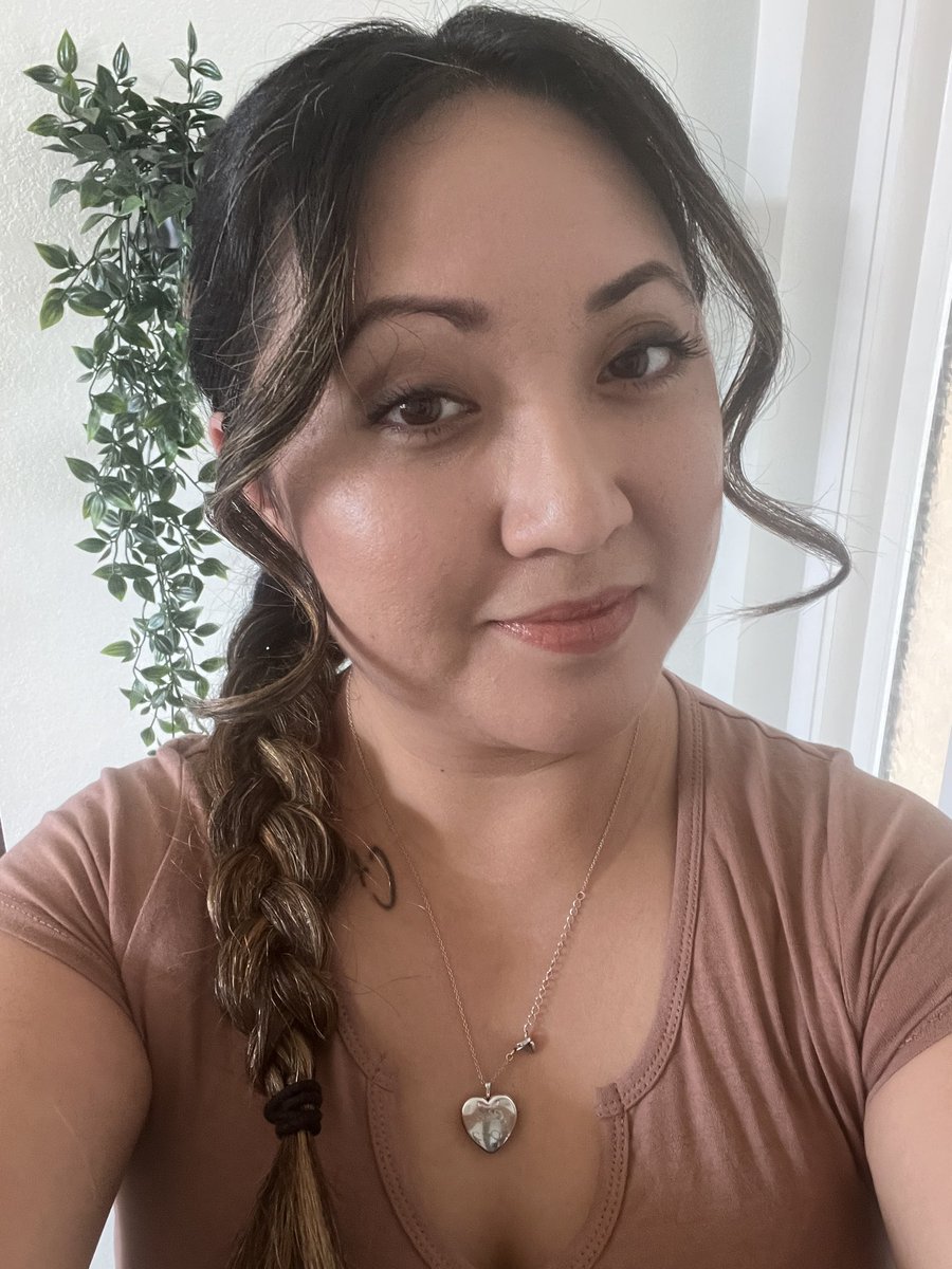fisherfor3's tweet photo. 30 and up Twitter, drop a picture with your age 😍🥰👀

I wish I could pull off that red lipstick tho!!!

32 https://t.co/qQSqZXJlnC
