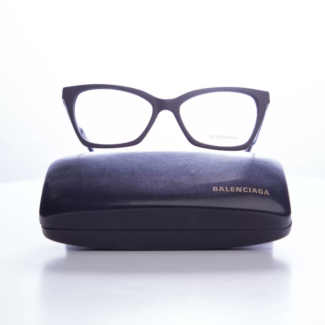 classicoptic_k's tweet photo. #FORMEANDHER 
#neweyeglasses #unique #style #visitrwanda #word #kigali #Beauty https://t.co/8lPIyA9iyf