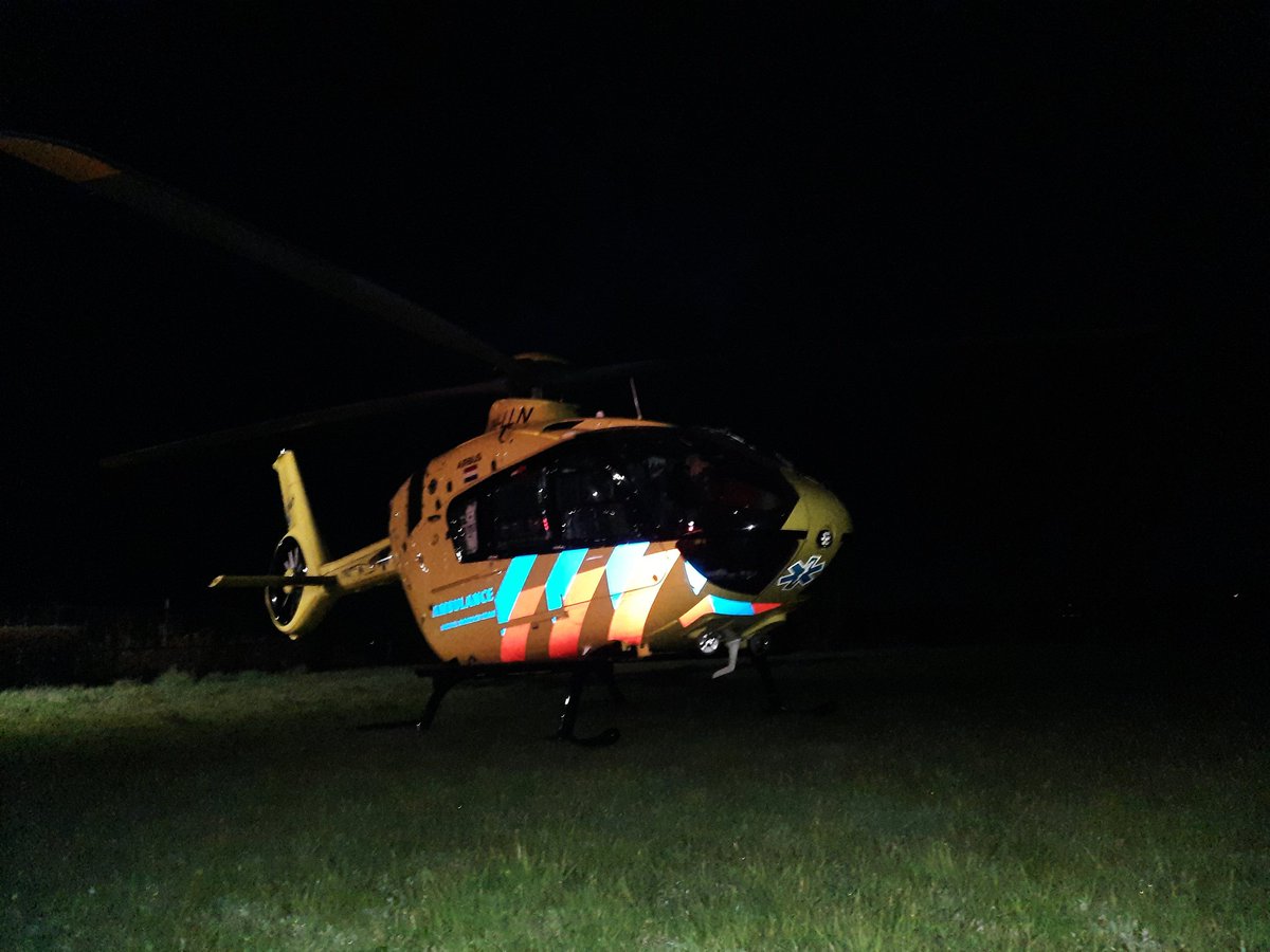 NWolterink's tweet image. Brandweer #Woudenberg  kreeg vanmorgen  vroeg een melding van  Reanimatie   in Woudenberg  de #Lifeliner3 was ook op geroepen die was geland bij de  esso langs de Rondweg