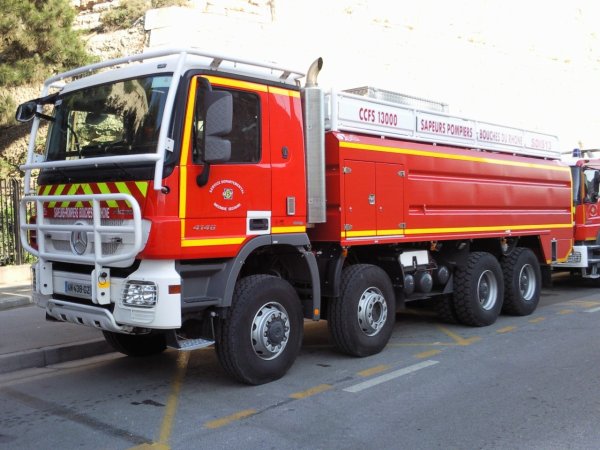 teambestioles's tweet image. #Mardibestioles 

On entend beaucoup parler #CCFS en ce moment... alors on part chez les  @Pompiers_13 avec ce @MBFRANCE_ Actros 8x6 4146 de 460 cv carrossé par #GallinDesautel 
12000 L. d'💧
Autoprotection 590 L
450 L. d'☁️
Pompe #Ziegler 3000 L/mn 15 b.
Lance Canon 2500 l/mn