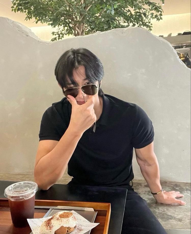 04.11.23.⠀
mad brews cafe ──  

pov ng asawa ko <a href="/haibaexe/">ً</a>.