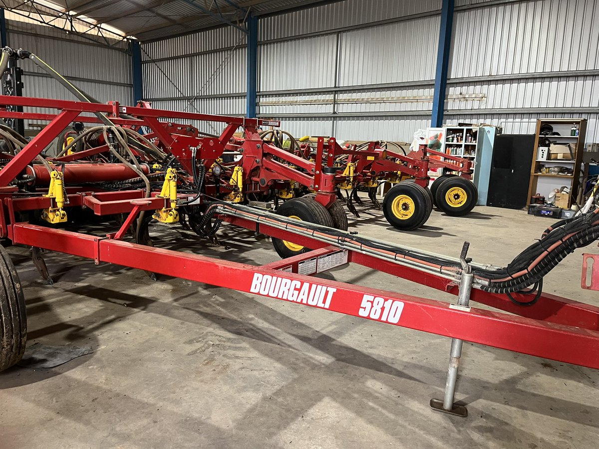 SAGrainServices's tweet photo. Has anyone put Coulter’s on the front of a Bourgault 5810? If so can you please send some photos through thanks for any help https://t.co/v0npC5PeY9