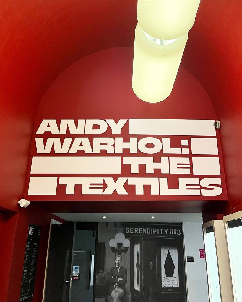 #AndyWarhol デザインのtexitileに特化した展示見てきた🥰
生地だけでも、その生地で作った服も贅沢だよな〜。いわゆるアーティストとコラボした服飾ものは積極的に買ってみるか…
#FashionAndTextileMuseum instagr.am/p/Cq4iQ1cvums/