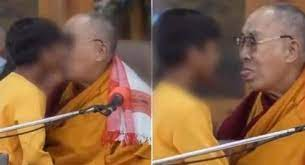 fellipebambam's tweet photo. Segundo os comentaristas tóxicos e venais da Globo Lixo, o episódio envolvendo o dalai lama pedindo a uma criança pra chupar sua língua foi um ato inocente e brincalhão. Essa mídia tendenciosa e lacradora sempre trata os casos de pedofilia como algo normal. CANALHAS! https://t.co/bjTm2BOaeo