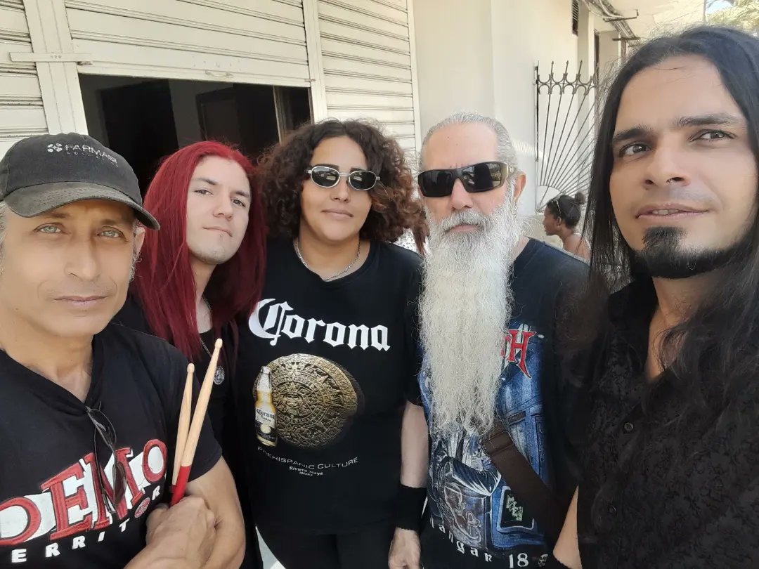 Grabación del programa Cuerda Viva ayer Lunes con mi banda Odisea. Para el próximo mes de Mayo sale, no se lo pierdan