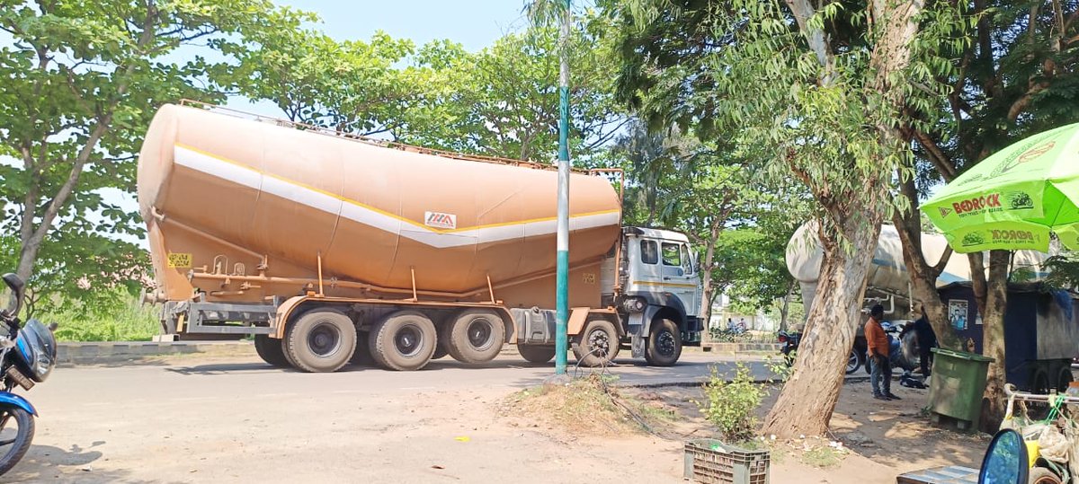 Aahwanofficial's tweet photo. Despite the ASP, Paradeep enquiry and action taken to stop heavy vehicles from passing through college areas, the ground reality shows that they continue to run. It's time for stricter enforcement and measures to ensure the safety of students and residents. #StopHeavyVehicles https://t.co/6Tsjk23PRr