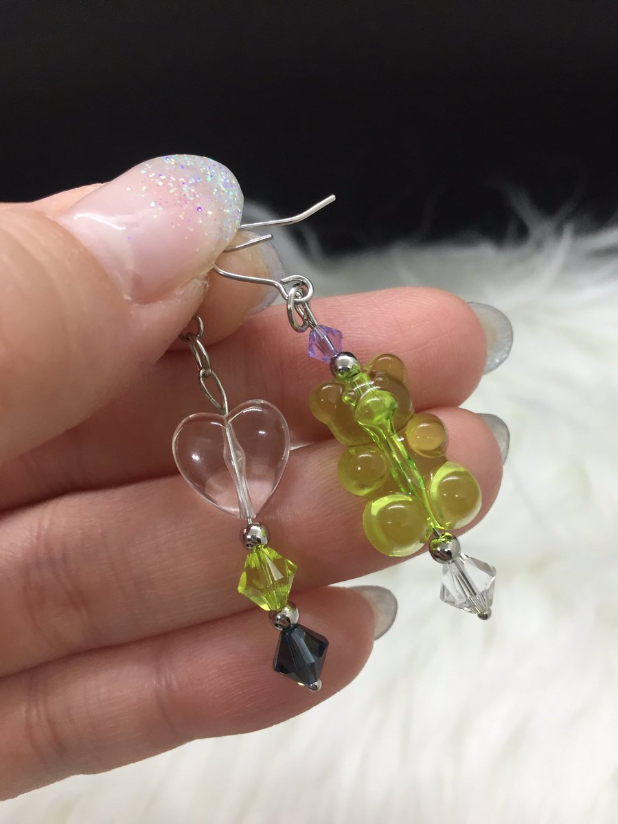 mtmtmtmt3929's tweet photo. #春に集うみんなの作品展
くまちゃんスワロフスキーピアス🧸💚
#ハンドメイドアクセサリー
#くまちゃんアクセサリー
#スワロフスキー
#ネット販売 https://t.co/XzmlR7XebJ