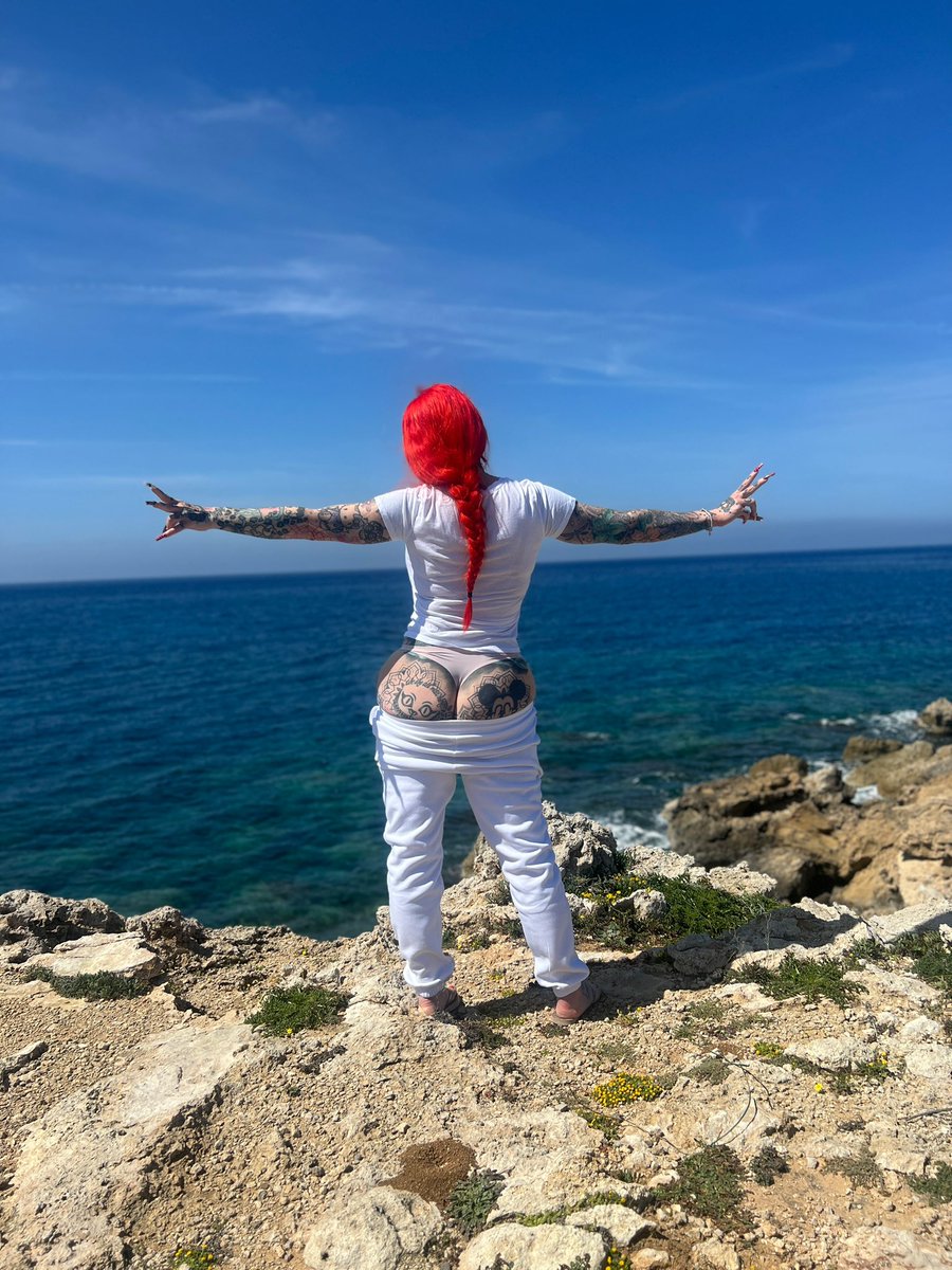 Cat Coxx tweet media