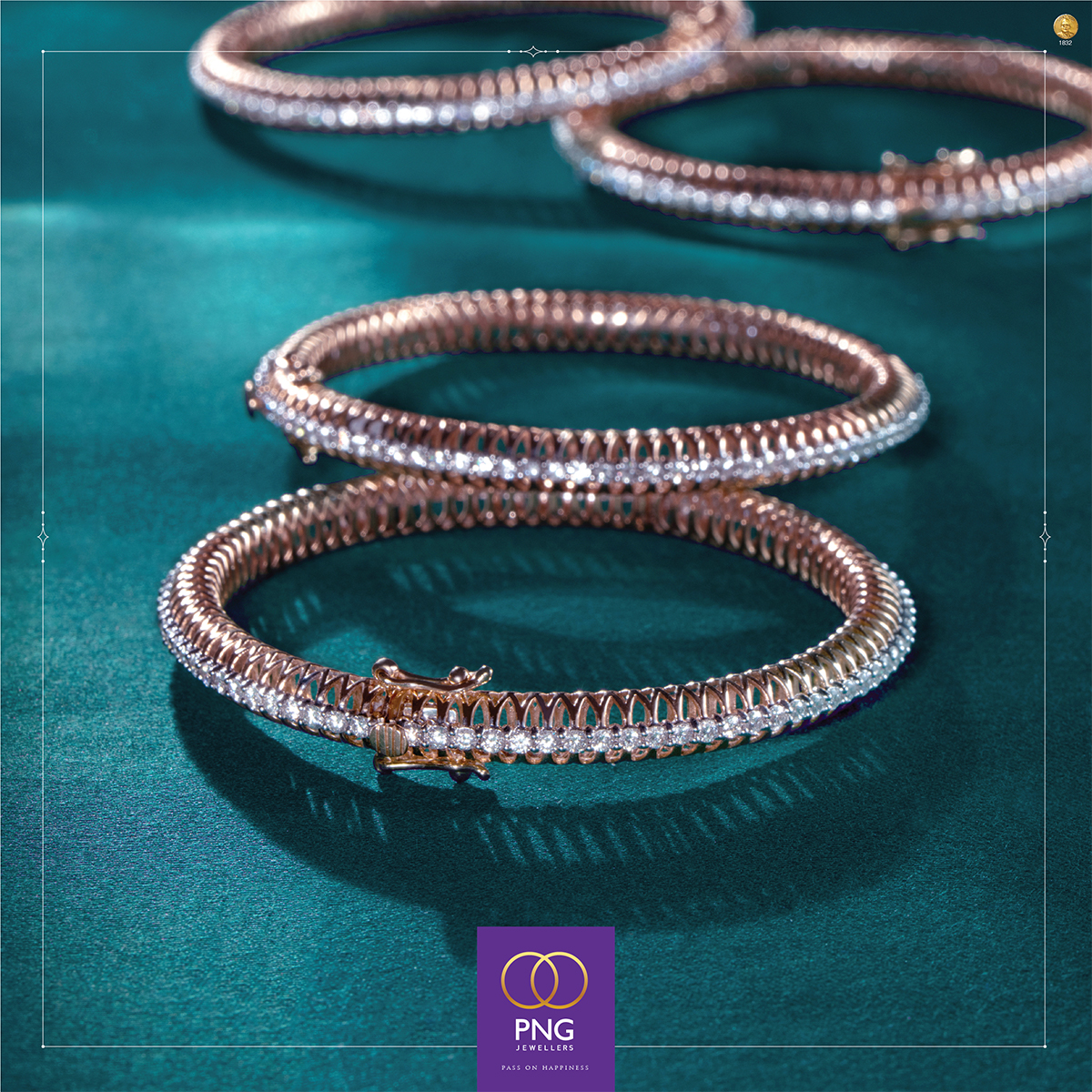 PNGJewellers's tweet image. The feeling of pure opulence comes with the best jewels! These bangles adorned with breath-taking diamonds are one of those! 
.
.
.
.
#diamondbangles #realdiamonds #diamondjewellery #jewellerycollection #bangles #inacollection #pngjewellers