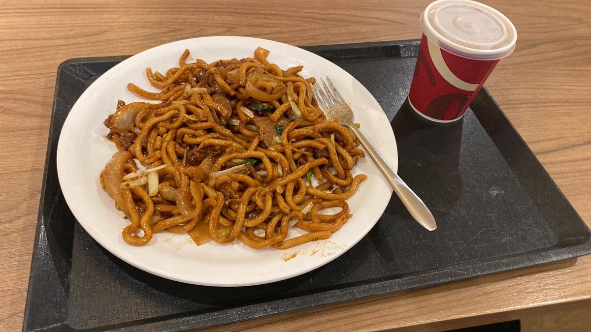 WMotivvvv's tweet photo. Chaa Chan Teng style stir fried udon 😋😋 #noodles #hongkong #udon #foodie #cooking #homemade https://t.co/sb4IqF0b9y