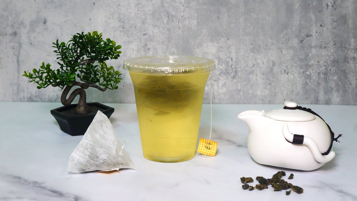 DlicTea's tweet photo. 烏龍冷泡茶，使用原葉茶包沖泡，靜置在冰箱內8小時後飲用，沁涼清爽又回甘。

#冷泡茶
#台灣烏龍茶 https://t.co/YiqmsKaL0z