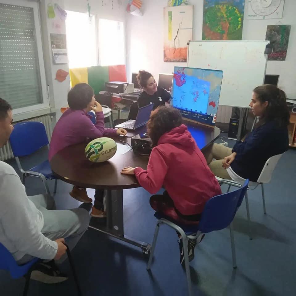 Ha sido un placer compartir <a href="/RugbyValues/">Rugby&Values</a> 🏉 con la Asociación Aulencia en mi pueblo natal <a href="/aytoescorial/">Ayuntamiento El Escorial</a> 

Qué bonito y gratificante es poder devolverle a la sociedad, a otras personas, todo lo que el deporte te ha dado. 

Gracias por vuestra atención, tiempo e ilusión chic@s 🙏