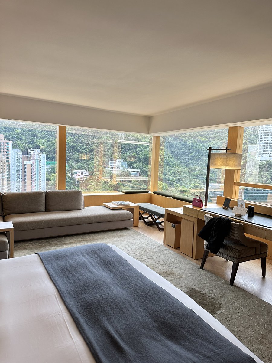 eko_okyo's tweet photo. 超久没来hk了 听说现在港岛最火酒店是the upper house 特意来感受一下🫡楼上餐厅salisterra也很推荐 一个人吃lunch set menu，前菜的prawns特别好吃😍😍不过我walkin的位置没有很好 晚上和朋友吃饭遵循懒得出酒店的原则 又定了这里的景观位试试看😆 https://t.co/YOMhtintPB