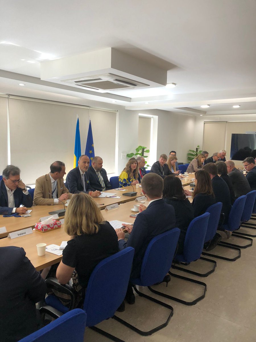 EmineDzheppar's tweet image. Began the day with a meeting at @EU_in_India 🇺🇦🇪🇺🇮🇳. Thanked partners for standing with #Ukraine all over the world. 🇪🇺 support in the #GlobalSouth countries is vital. Grateful to @EUNIC_India for promoting 🇺🇦culture &amp;amp; arranging the #FuturePerfect Festival in #Delhi next month.