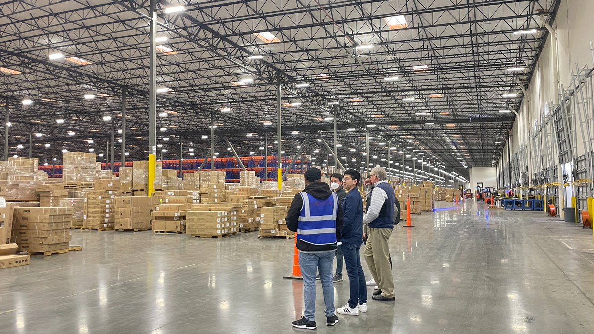 Special guests came to visit LeCangs CA warehouse~ Check how many cameras were there?😁
#Lecangs #ecommercefulfillment #warehouse #logisticsservice #3PL