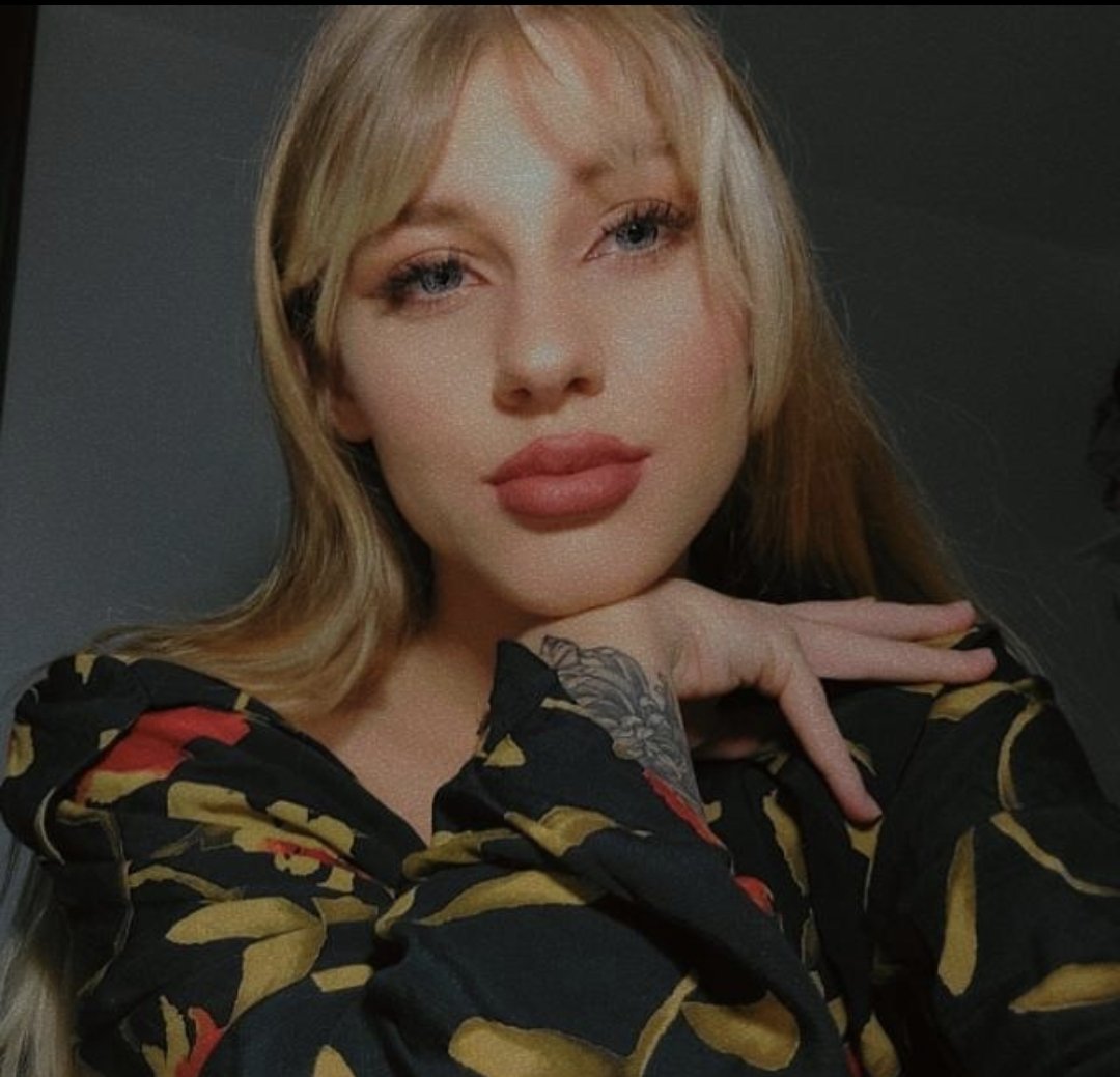 SadisticAlicia's tweet photo. I have no competition on this app.
I am prettier than your Domme 😂 https://t.co/XZr0XN1yK7