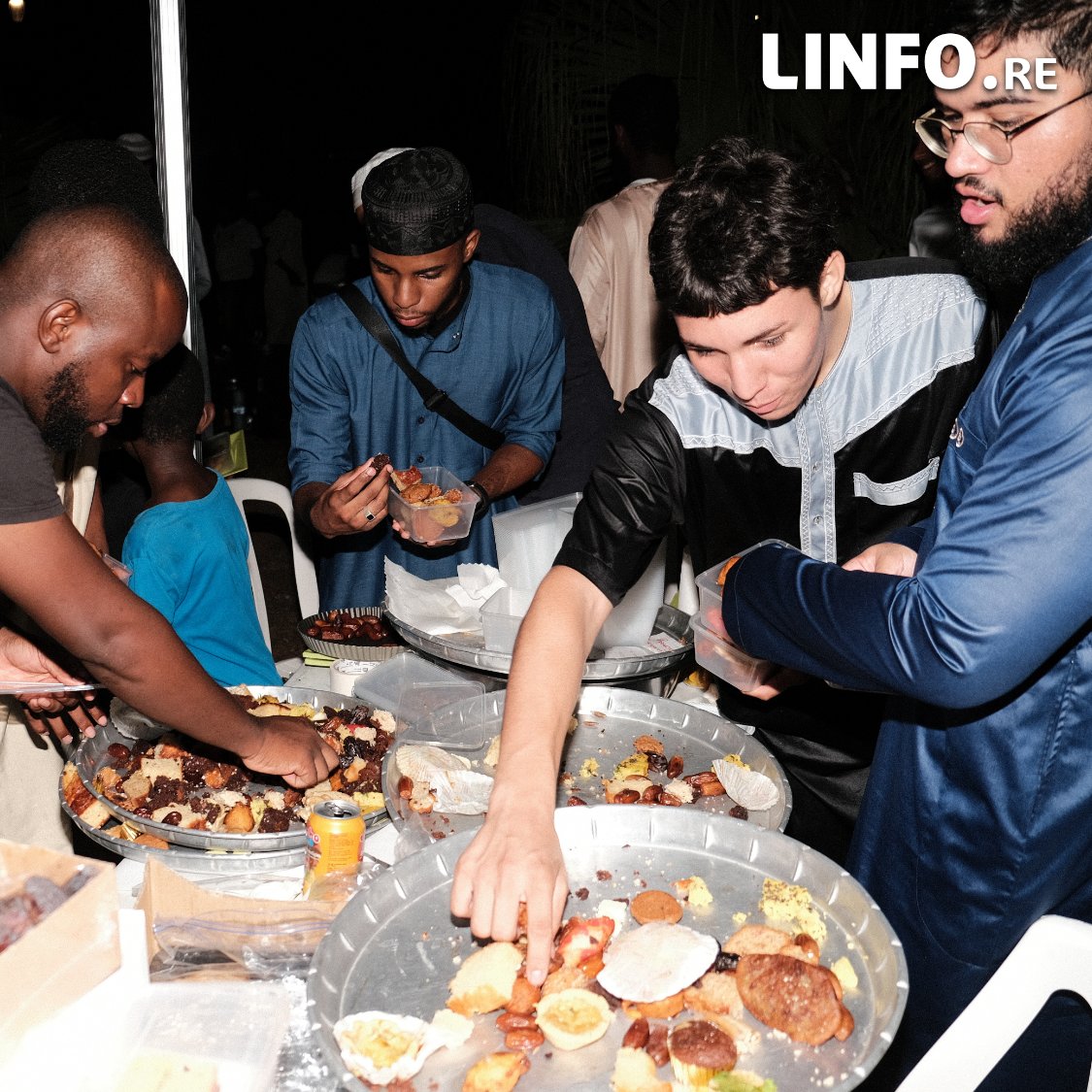 Linfore's tweet photo. Durant ce week-end de Pâques à Saint-Pierre, plus précisément au parc urbain de la Ravine Blanche, un "Iftar (rupture du jeûne ) interculturel et interreligieux" a eu lieu.  

Plus d'informations dans notre article 👉 https://t.co/ccMvpDEyJI https://t.co/GhFth6OEWI