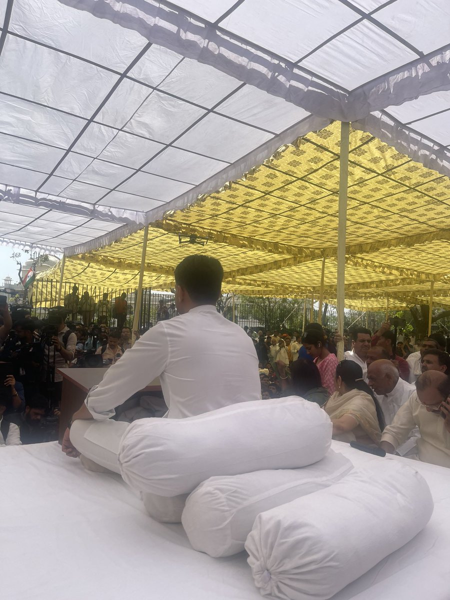 भ्रष्टाचार पर आवाज़ उठाओ
आज “अनशन” पर 
<a href="/SachinPilot/">Sachin Pilot</a>
#भ्रष्टाचार_खिलाफ_पायलट