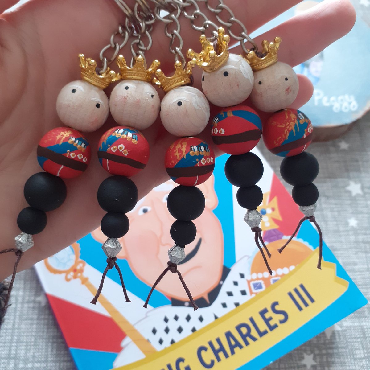 King Charles wanted in on my NEW style Beady Peggy keychains!
Find these in my etsy and buyindie stores #shopindie #earlybiz #etsy #Coronation #shopsmall #UkGifthourAM 
linktr.ee/Littlemisspeggy