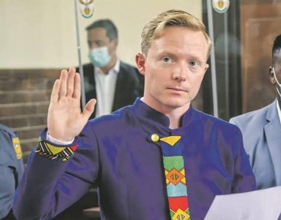 Siya_Mfuyi's tweet photo. Just imagine how great our country would be if these 2 were the president and the deputy of SA🇿🇦😢
#Zondo #Gayton #Panyaza #DrNandipha #TheN3 #PhalaPhalaFarmGate #ThaboBester #Zuma https://t.co/H64xhUbjhW