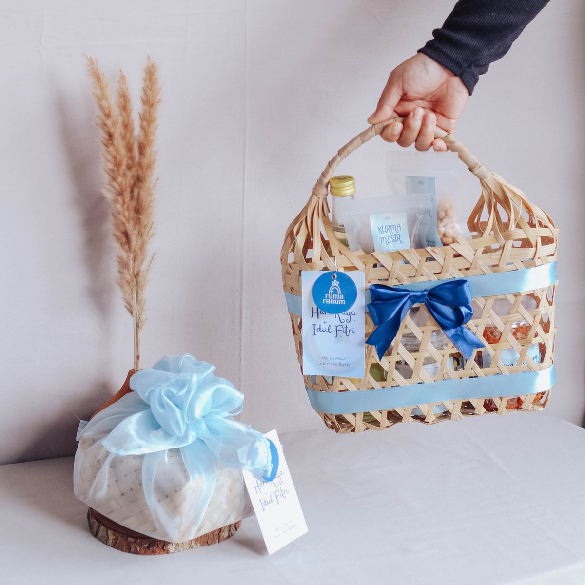 rumaranum's tweet photo. @darjofess Halo nder, Izin menawarkan Hampers Lebaran jualanku ya. Bisa kirim ke Sidoarjo juga. Siapa taahu berminat 🥰

https://t.co/JPskRu7RKY https://t.co/aeelFPxUOe