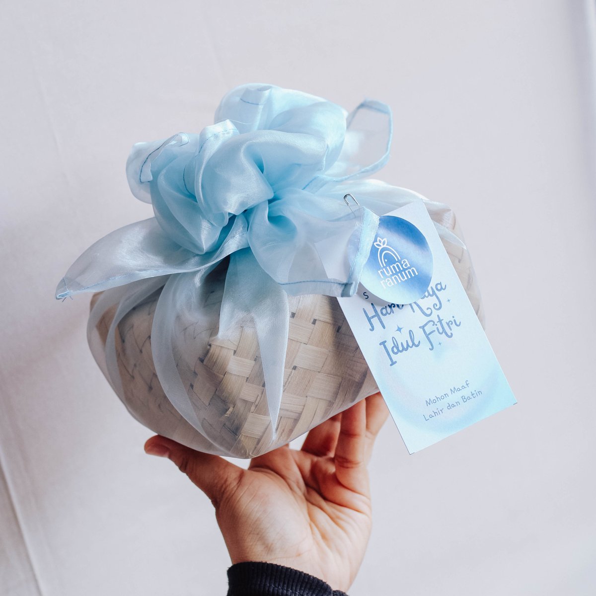 rumaranum's tweet photo. @darjofess Halo nder, Izin menawarkan Hampers Lebaran jualanku ya. Bisa kirim ke Sidoarjo juga. Siapa taahu berminat 🥰

https://t.co/JPskRu7RKY https://t.co/aeelFPxUOe