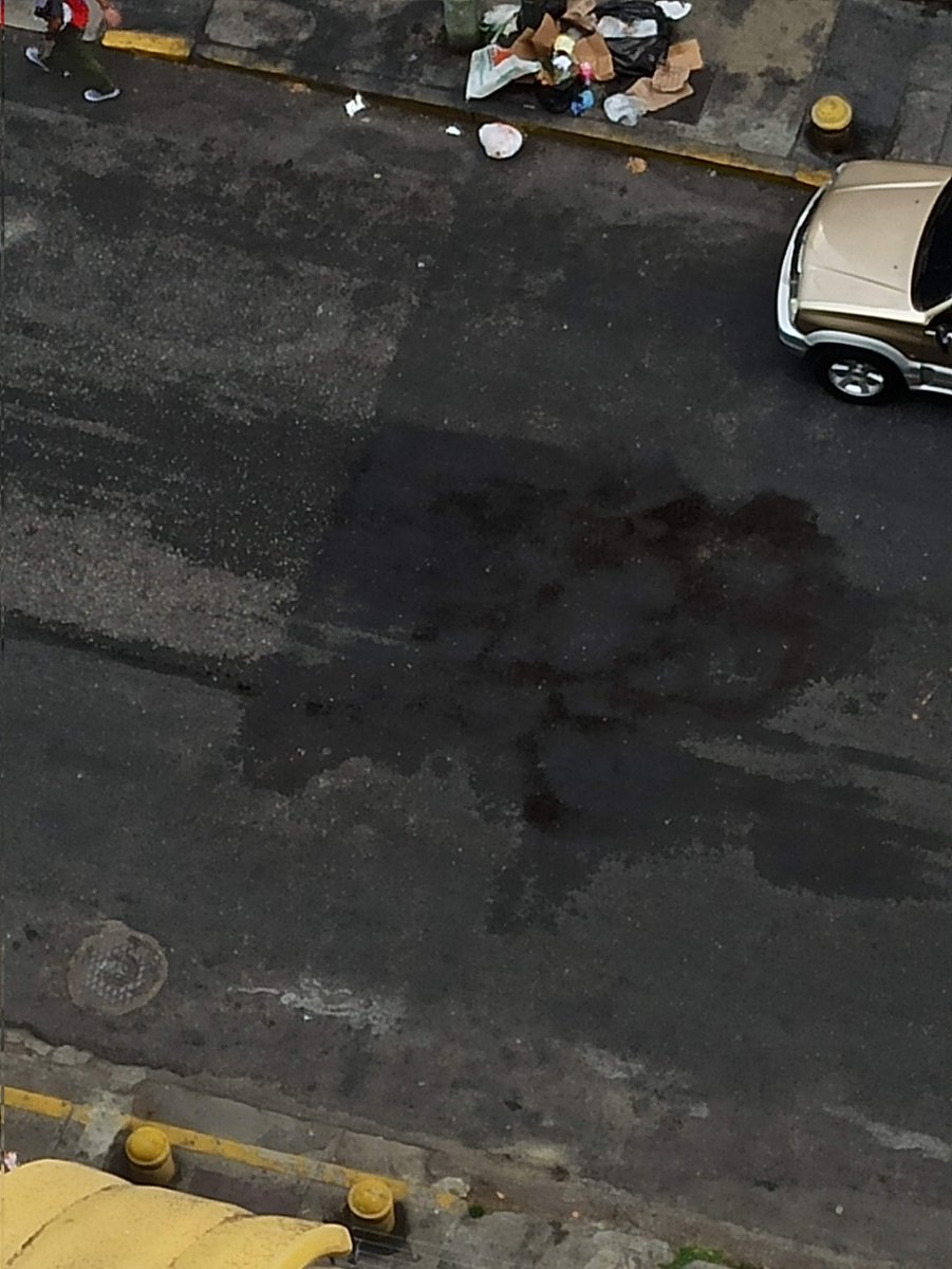 Christianpv85's tweet photo. @HidroCapital2 tubería rota en la calle B de #losRuices. Favor reparar el tubo bien. Antes de que se quede sin agua el edificio Ideal cómo en anteriores oportunidades. https://t.co/DsyrgBawac