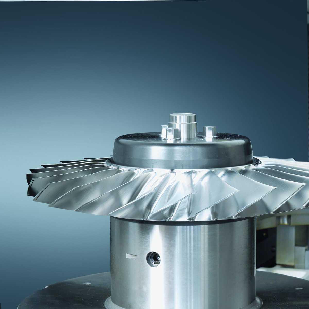 FraunhoferIWS's tweet photo. Efficiency is key! #Simulating coating processes is our key to a more material- &amp; time-saving protection #coatings. In the “DigiParts” project, we model &amp; optimizes the Arc-#PVD process for complex components like #engine parts: https://t.co/Ez9oS1ENx1
#lightatwork #aviation https://t.co/5E1YEaolDa