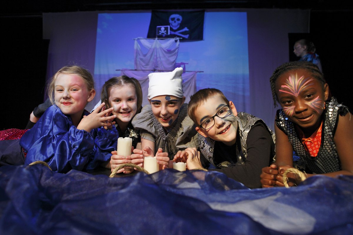 4/5 ℹ️ You can find out more about Icon's 'NPO' plans at our website, with new opportunities for young people and a brand-new outdoor co-production to be announced soon. bit.ly/3zMHMcv