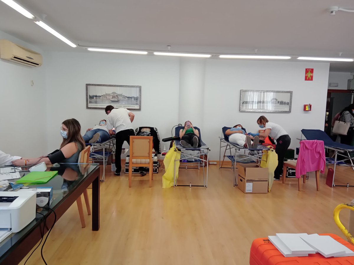 ❤️ ¡Ya tenemos las primeras donaciones en la <a href="/FceyeUs/">Facultad Económicas y Empresariales Univ. Sevilla</a>!

🫶 Gracias por colaborar en la campaña #UniDona  

⏰Hoy tenéis hasta las 20.30 y mañana <a href="/donantessevilla/">CTS Sevilla</a> estará en <a href="/PsicologiaUS/">Psicología US</a> y @Filosofia_US