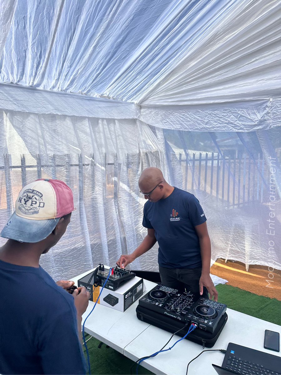 ModumoEntertain's tweet photo. We provided our services at an unveiling ft @season_to_taste_events🎶🔥.

#modumoentertainment #MasterChef #oriele #music #soundhire #soundsystem https://t.co/L2W4FfycNk